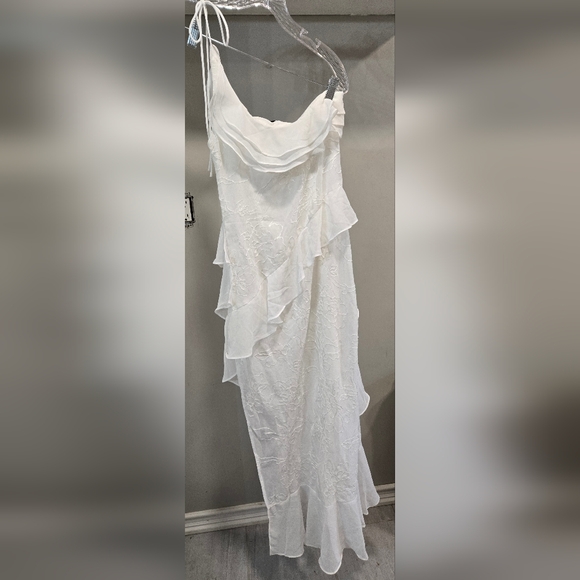 All About May• Lenora One-Shoulder White Ruffled Asymmetric Dress. Sz 6 - Picture 5 of 16
